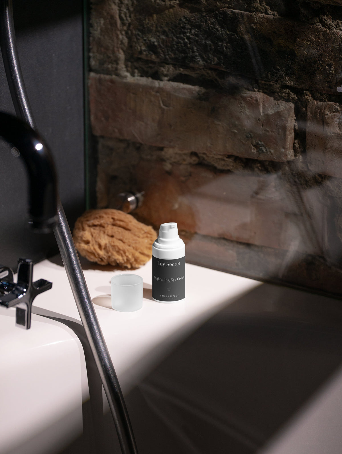 The Wake : Brightening Eye Cream