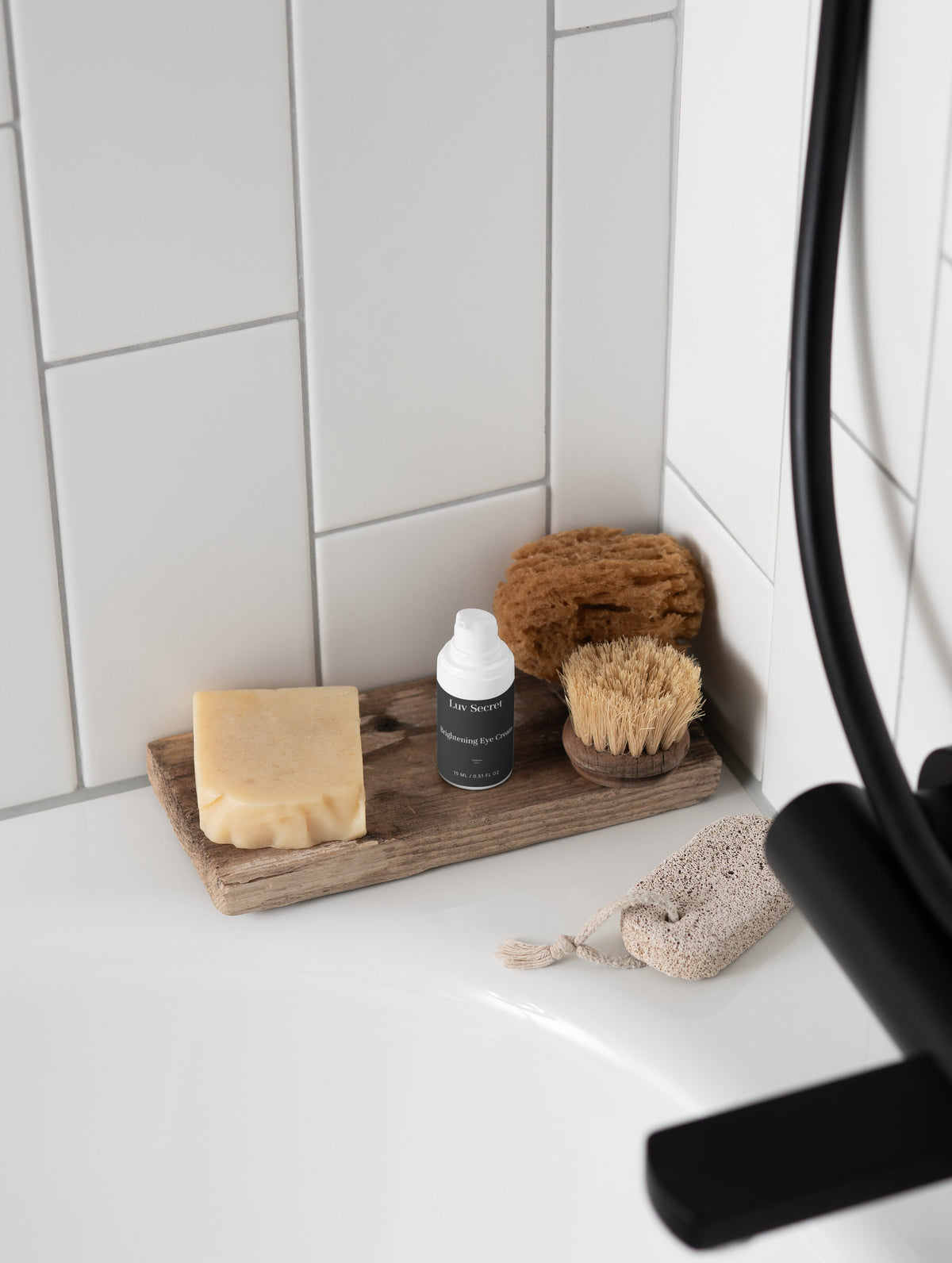 The Wake : Brightening Eye Cream